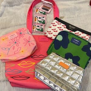 Estée Lauder bronzers (4) and assorted cosmetic bags